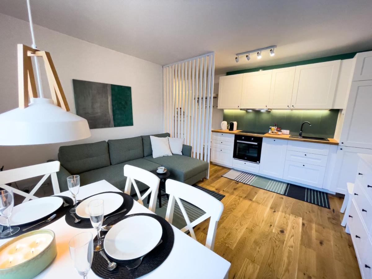 Urban Apartments Cosy No 4, Free Private Parking, Self Check-In Chorzow Bagian luar foto