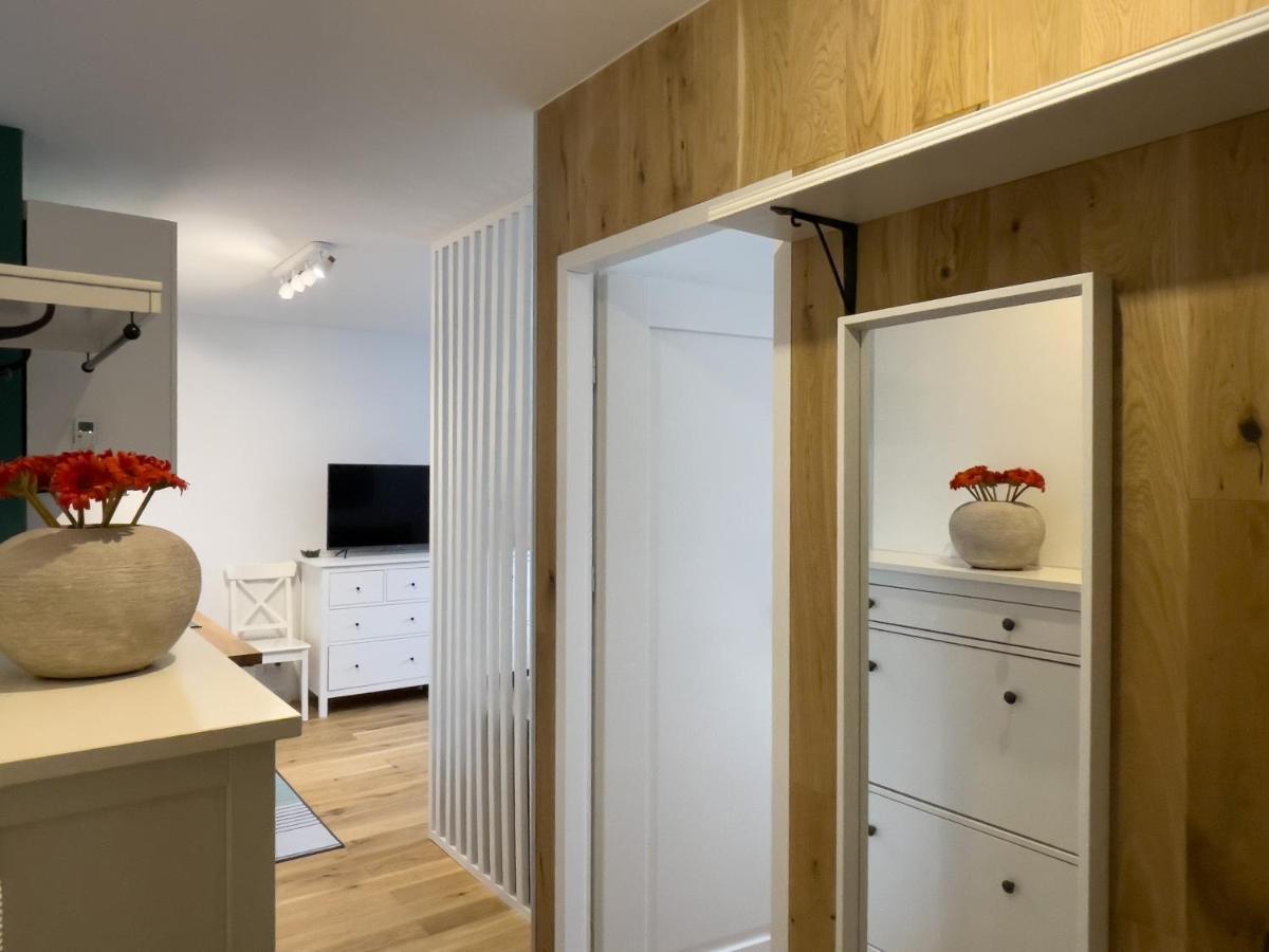 Urban Apartments Cosy No 4, Free Private Parking, Self Check-In Chorzow Bagian luar foto