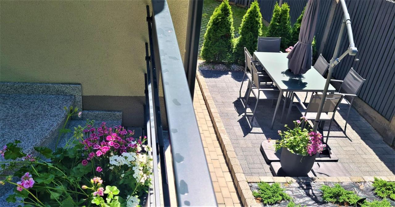 Urban Apartments Cosy No 4, Free Private Parking, Self Check-In Chorzow Bagian luar foto